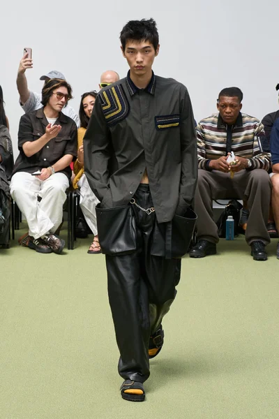 Look 17